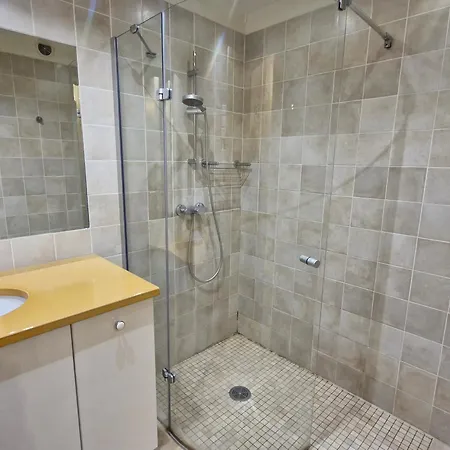 Apartment 3 Pieces Avec Piscine, Proche Centre Et Plages - - Fr-1-780-56 *