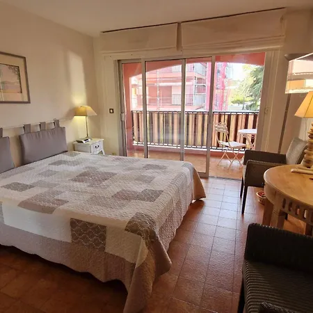 3 Pieces Avec Piscine, Proche Centre Et Plages - - Fr-1-780-56 * Sainte-Maxime